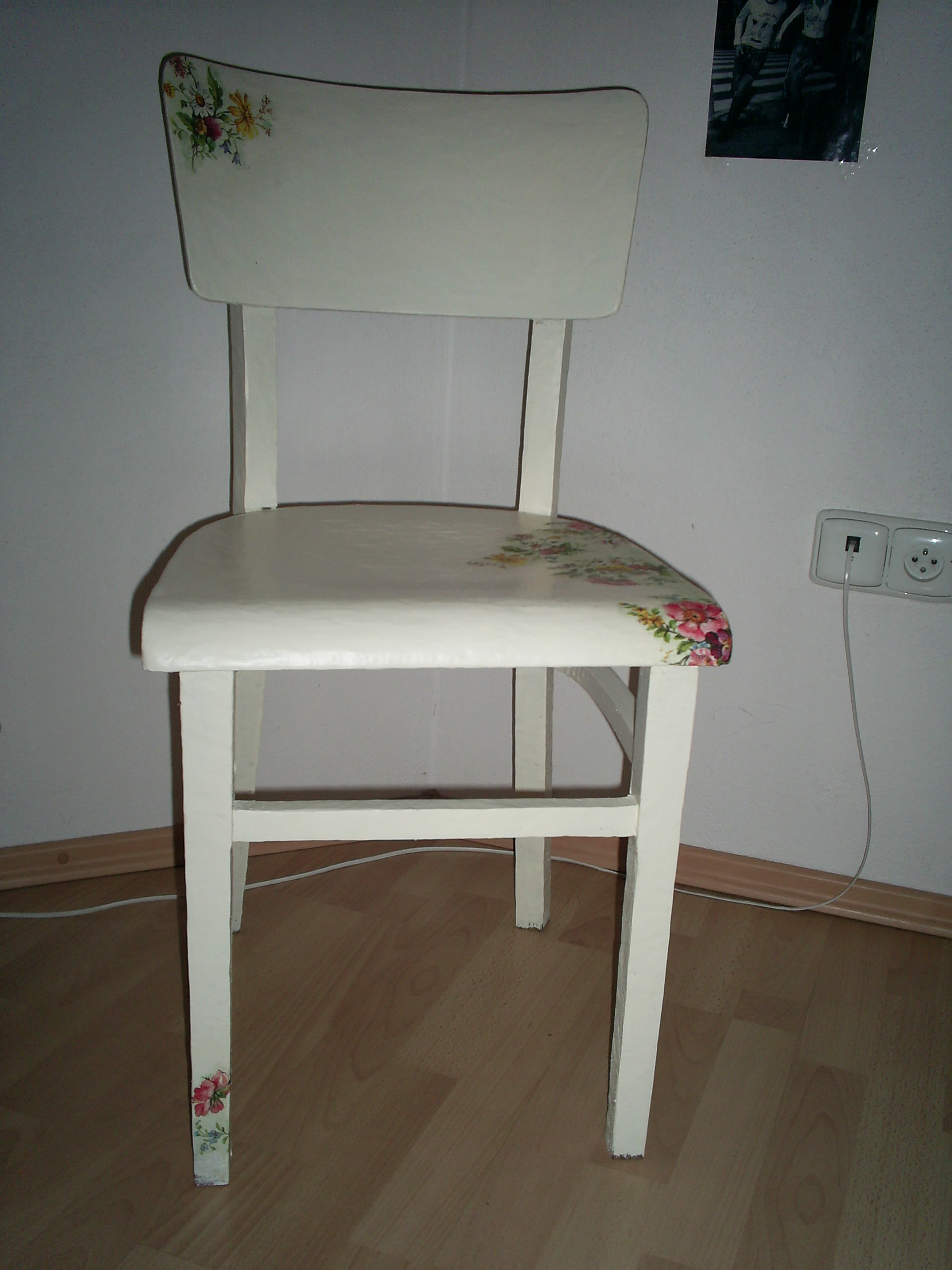 renovace staré židle pomocí klasické ubrouskovky.JPG